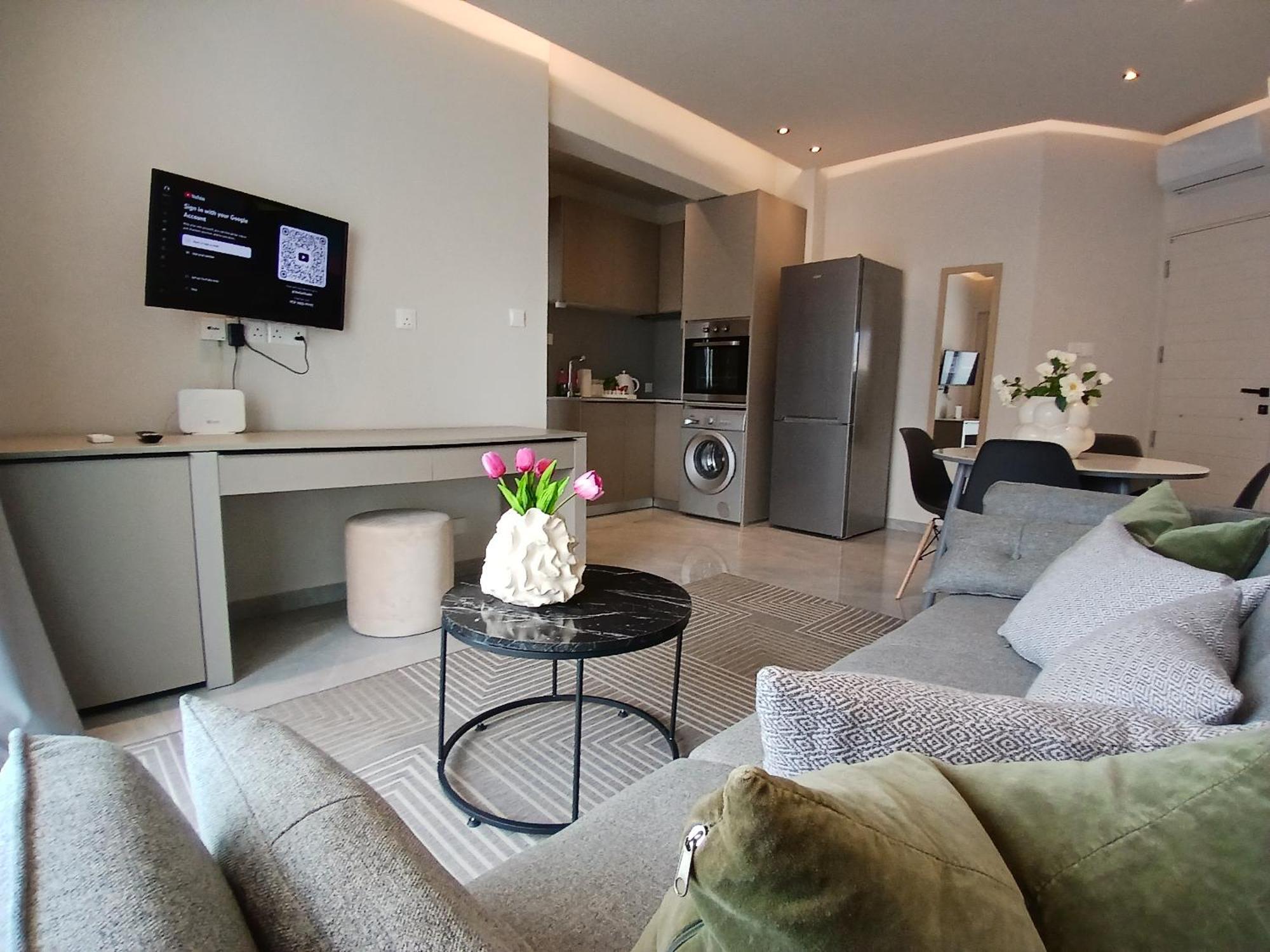 Georgiana Suites Larnaca Extérieur photo
