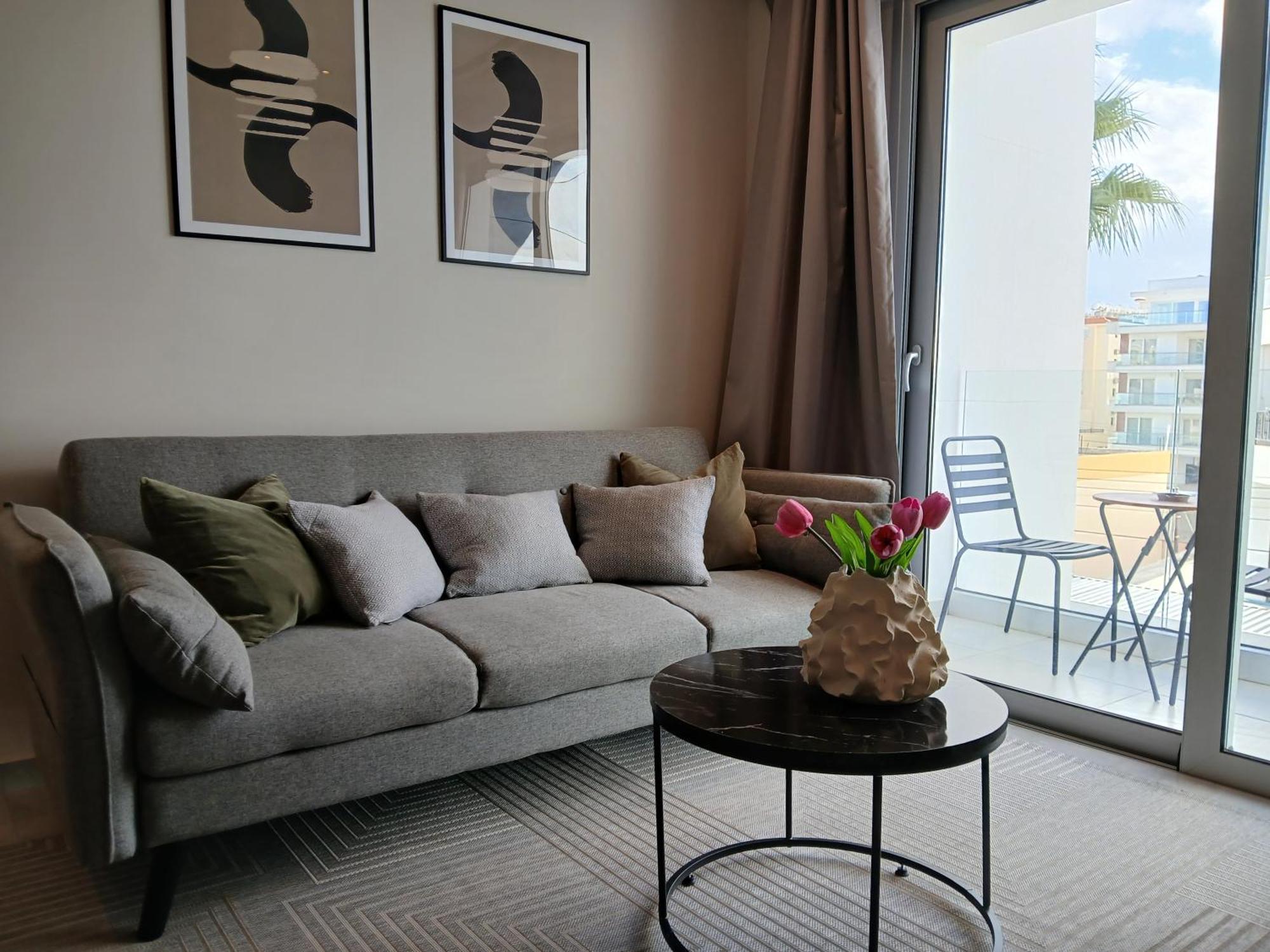 Georgiana Suites Larnaca Extérieur photo