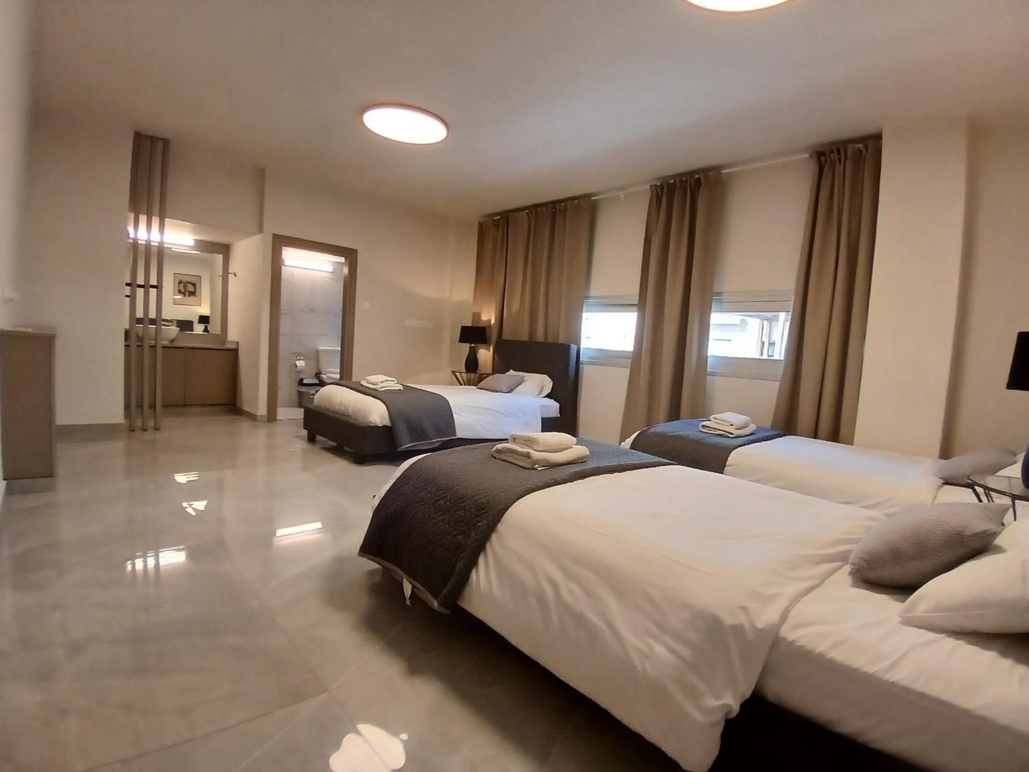 Georgiana Suites Larnaca Extérieur photo